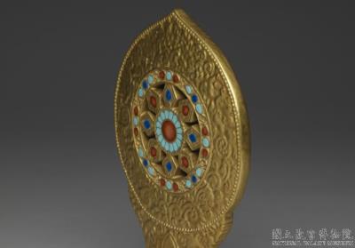 图片[3]-Gilt porcelain monstrance with the Wheel of the Law/ Dharmachakra in fencai painted enamels and gold tracing, Qing dynasty, Jiaqing reign (1796-1820)-China Archive